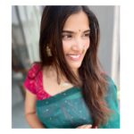 Sayli Patil Instagram - महाराष्ट्र दिनाच्या हार्दिक शुभेच्छा! 🌹✨:)
