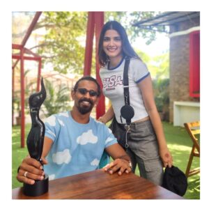 Sayli Patil Instagram - With his black lady!! 🖤
.
.
So Proud of you DON!! You deserve this 💯🫶