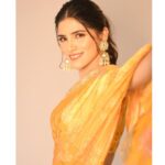 Sayli Patil Instagram - ‘Ghar bandook Biryani’ premiere 💛🫶 . . Makeup and hair by @makeupartist_shraddha28 Styling by - @stylist_tej @tej_akre Outfit by - @shhuddhdesi @sd_r_studio Clicked by @kaustubh_gokhale #gharbandukbiryani