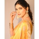 Sayli Patil Instagram - ‘Ghar bandook Biryani’ premiere 💛🫶 . . Makeup and hair by @makeupartist_shraddha28 Styling by - @stylist_tej @tej_akre Outfit by - @shhuddhdesi @sd_r_studio Clicked by @kaustubh_gokhale #gharbandukbiryani
