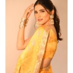 Sayli Patil Instagram - ‘Ghar bandook Biryani’ premiere 💛🫶 . . Makeup and hair by @makeupartist_shraddha28 Styling by - @stylist_tej @tej_akre Outfit by - @shhuddhdesi @sd_r_studio Clicked by @kaustubh_gokhale #gharbandukbiryani