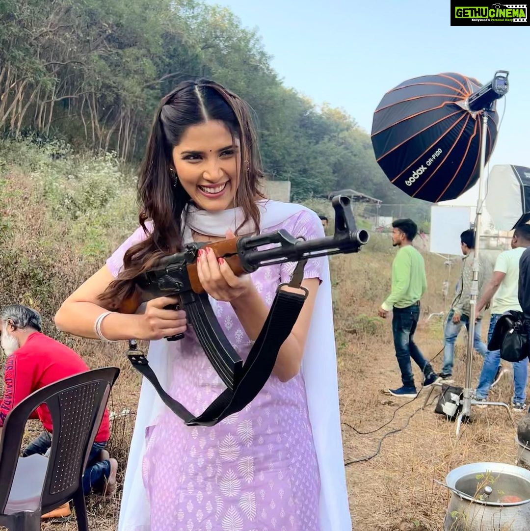Sayli Patil Instagram - जाळ, धूर आन धमाका संगटच…. 🔥 💣 . ७ एप्रिल २०२३ #GBB