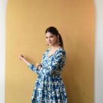 Sayli Patil Instagram - गोंदलं पंखानं आभाळ हे निळं 💙 . . Outfit by @boutiquemanjus Styled by @boutiquemanjus @aditya_dudkekar Clicked by @kaustubh_gokhale . . #GBB#gharbandukbiryani#saylipatil
