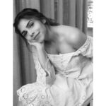 Sharmin Segal Instagram – Not everything in life is either black or white. Smile through the grey uncertainty, it will be your first step to understanding and accepting things that are out of your control! 
#😊 #😃 #😄 #😁 #😆 #☺️
📸: @segalsimran