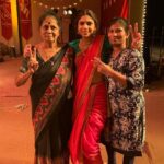 Sharmin Segal Instagram - “Ehh sharmali main tere ko teri pheli picture main sari pehnayegi”. when Asha Ganpat Malpekar (aka aau) told me this on the sets of Bajirao Mastani, while waiting to drape Priyanka’s sari I laughed and said “main apni pheli picture main sari kahan pehnugi aau” Little did I know... Udahl Udahl Udhal HO!💃🏽 Thank you Aau ❤️ #udhalhosongoutnow link in bio #malaal