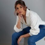 Sharmin Segal Instagram - 💙🧿🤍 📸: @bharat_rawail 💇🏽‍♀️: @hairstylist_madhav 💄: @mua_dipak_nayak 👖: @soodpranav + @kkrisnakk ☕️: @mer_rohit_4242