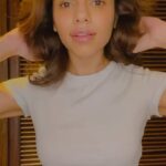 Sharmin Segal Instagram - I usuallly let my hair dry on it’s own, cause my hair is really thin. But since I have cut it shorter than it has even been, it dries in a very weird way! 🤔 but now thanks to the #dysonairwrap my hair always looks perfect and I’m not afraid of my hair getting fried because of the intelligent heat control technology!! A must have machine as part of your vanity! Perfect curls perfect smoothness! Salon like hair at home 🥰 #GoodbyeExtreemHeat #DysonHairAtHome @dyson_india USEFUL TIP: after curling one section turn the machine off and then pull out of your hair. So that the curl stays intact. 🤗