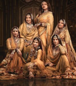 Sharmin Segal Instagram - This charming world of Sanjay Leela Bhansali awaits your presence at #Heeramandi! Coming soon only on @netflix_in! #SanjayLeelaBhansali @bhansaliproductions @prerna_singh6 @m_koirala @aslisona @aditiraohydari @sharminsegal @therichachadha @iamsanjeeda @netflix_in @sudeepchatterjee.isc @limaye.mahesh @rimpleandharpreet @subratachakraborty706 @amitsray @damakeuplab @shreyaspuranikofficial @shriparamanijewels @iamkrutimahesh @mitaksharakumar