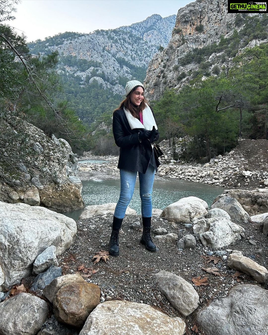 Sharvari Wagh Instagram - Touristy jam with the fam! 💕 Antalya, Turkey