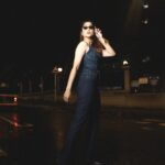 Sharvari Wagh Instagram - Me to my team : "𝘔𝘢𝘭𝘢 𝘫𝘢𝘶 𝘥𝘺𝘢 𝘯𝘢 𝘨𝘩𝘢𝘳𝘪 𝘢𝘵𝘢 𝘷𝘢𝘫𝘭𝘦 𝘬𝘪 𝘣𝘢𝘳𝘢" 😅⏱️🌓 @makeupbyshefali.s @komalvora_ @pixel.exposures @twofoldstyles @thetintedstory