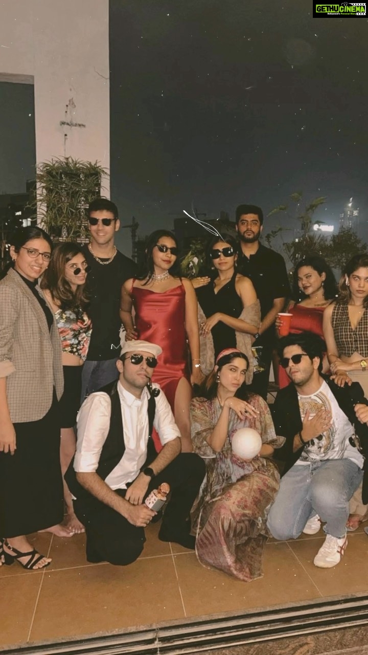 Sharvari Wagh Instagram - 𝙃𝙤 𝙃𝙤 𝙃𝙤𝙢𝙞𝙘𝙞𝙙𝙚 🎅🏻🔪 A killer Murder mystery- Christmas party!🎄 @kasturiwagh & I are serious #whodunnit? geeks🙃