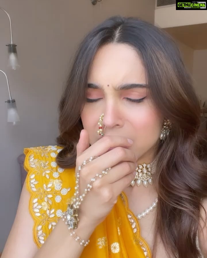 Sharvari Wagh Instagram - नथ‘ing without some smiles & sneezes when you want to adorn this gorgeous piece of Maharashtrian jewellery! 🥰🤧 #MaharashtraDay #MarathiMulgi