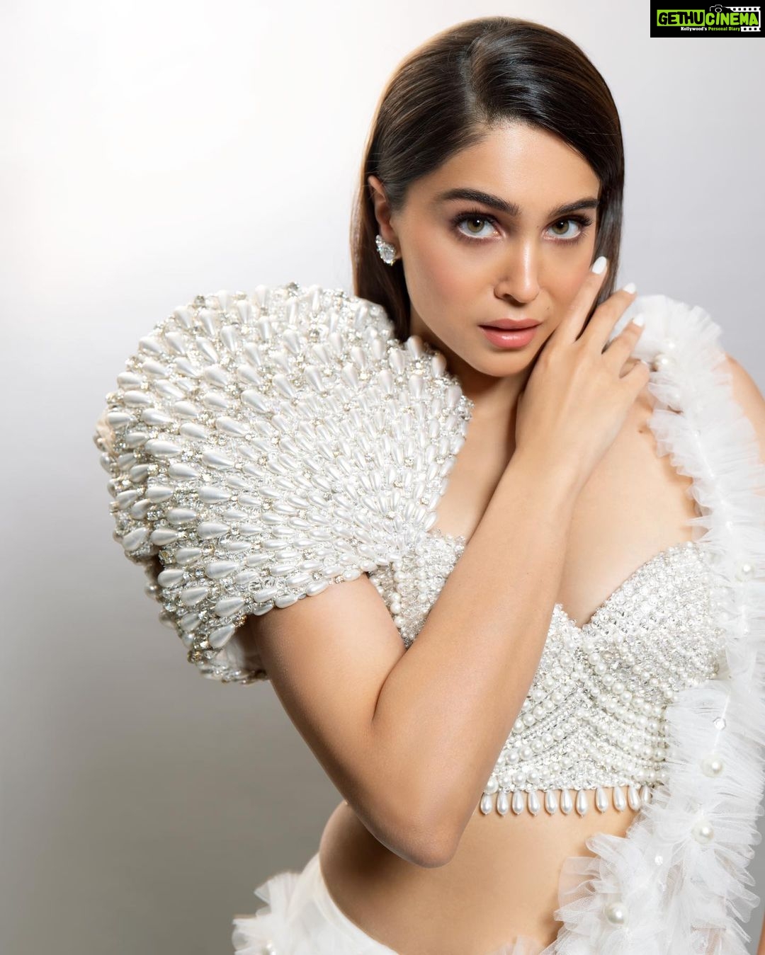 Sharvari Wagh - 81.9K Likes - Most Liked Instagram Photos