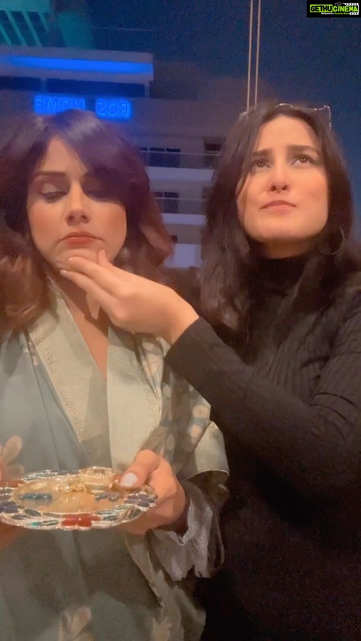 Sheen Dass Instagram - Black makes me look thin .. 🖤 green makes you look fat 😝😘💚 @ritu_official_now . . #instagood #reels #reelitfeelit #trending #comedy #fun