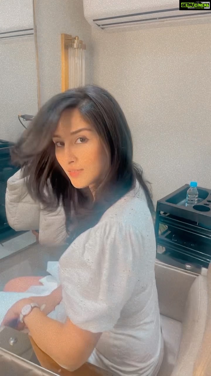 Sheen Dass Instagram - Reel from my happy hair spa day @samssalonbandra 🧖♀️ 😇.. Felt fresh like a 🌼 . #goodhairday #trending #reels #music #instagood #happiness