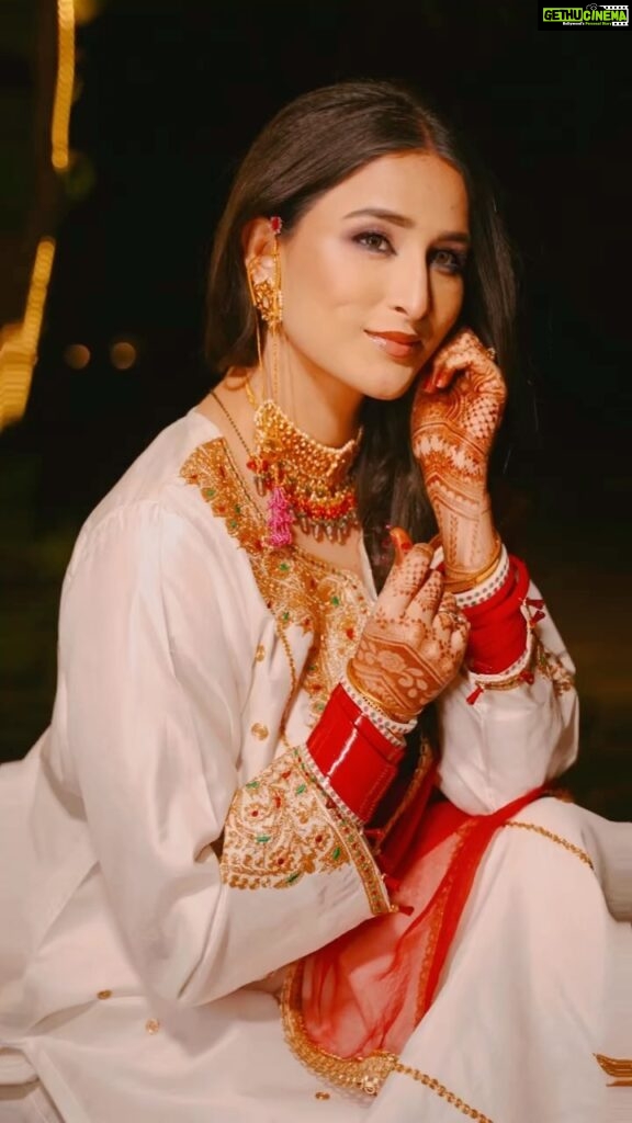 Sheen Dass Instagram - A stunningly marvellous outfit featuring Kashmiri Aari and Tilla fusion Embroidery on silk fabric . Love for Royal tilla embroidery suits 💕 @sarahsehar7 🛍️ . . . #weddingsuits #bridesofkashmir #salwarsuits #tilla #embroidery #explore #bridaldress #weddingwear #bridesofindia #pakistanisuits #reelsinstagram #weddingwearguides