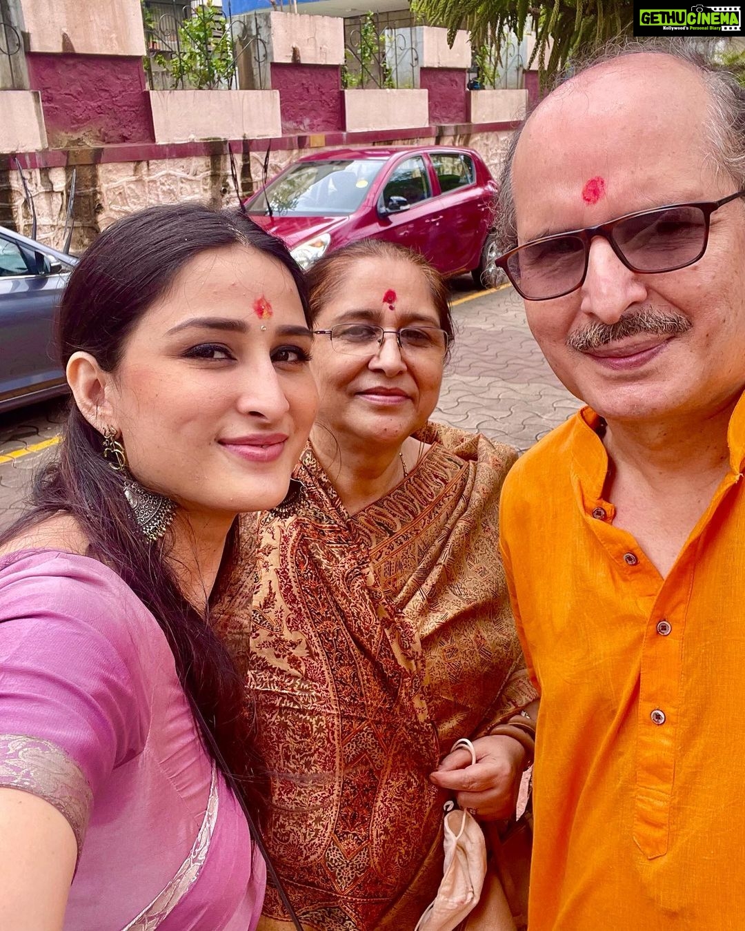Sheen Dass Instagram - Happy Birthday “mera dady.. mera dady“ ♥️♥️♥️ … Love you to the 🌝 and back 😘 . @bharatdass15 🎂 Mumbai - मुंबई