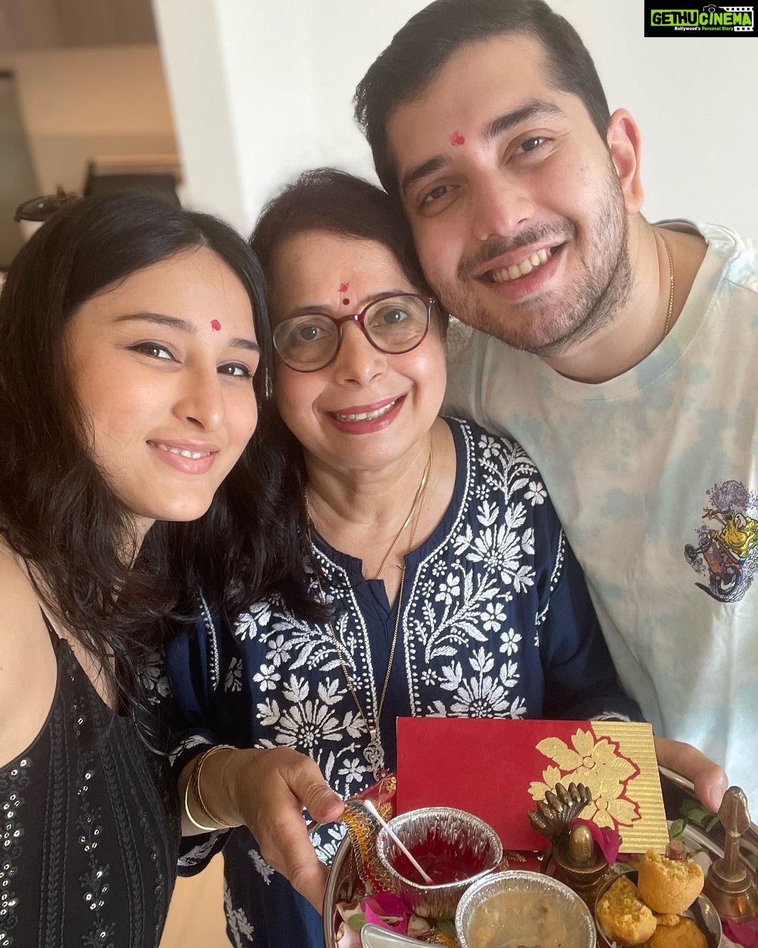 Sheen Dass Instagram - 2022 Rakhi celebration at @shohit_r ‘s new 🏡 💕.. . wish you all love, luck, joy and good health. 🤗 Dubai, United Arab Emiratesدبي