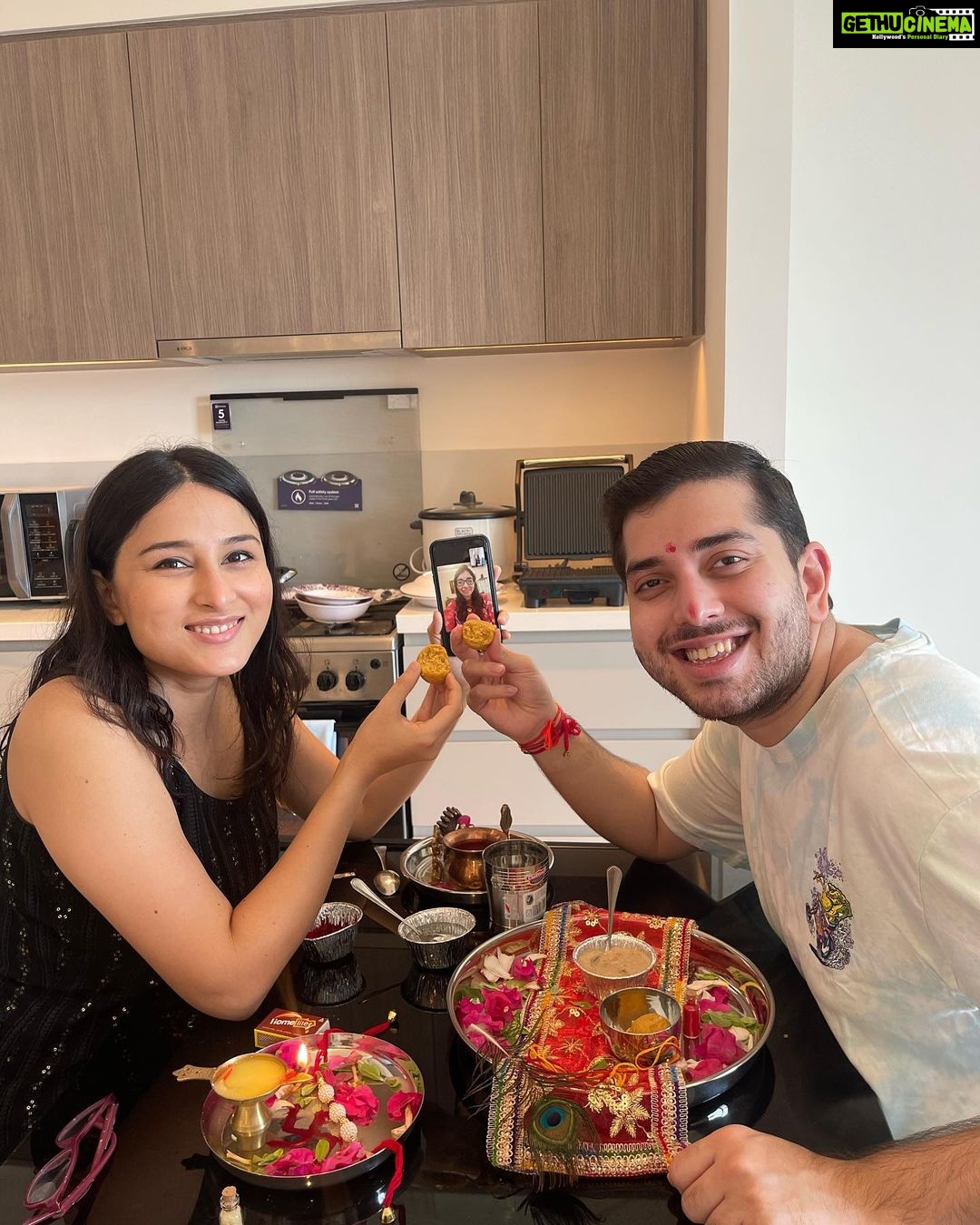 Sheen Dass Instagram - 2022 Rakhi celebration at @shohit_r ‘s new 🏡 💕.. . wish you all love, luck, joy and good health. 🤗 Dubai, United Arab Emiratesدبي