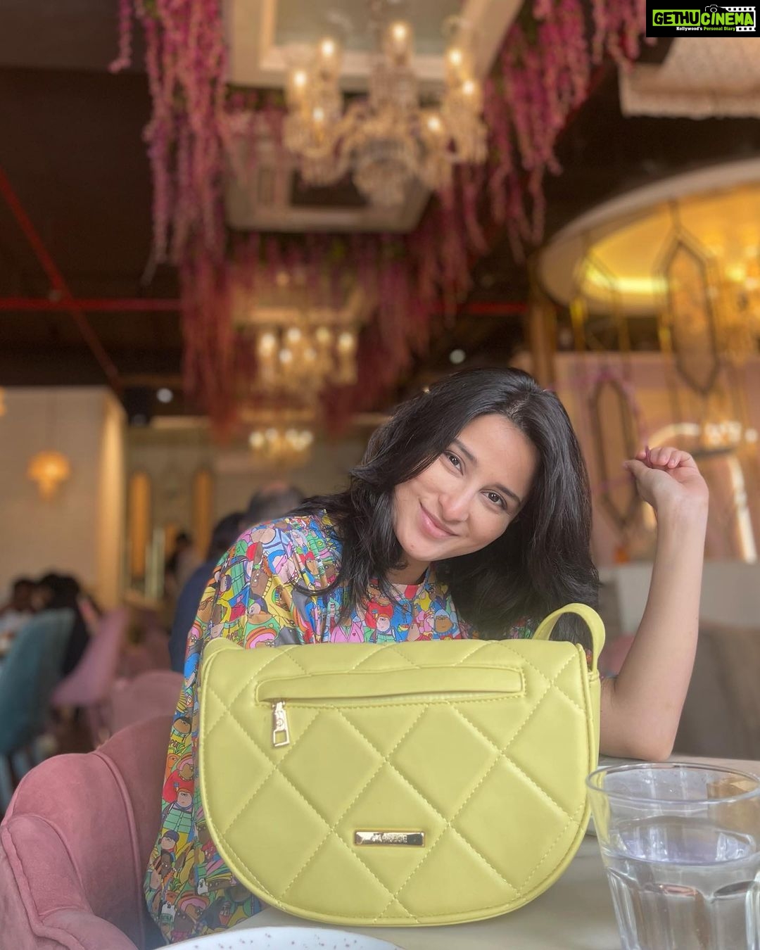 Sheen Dass Instagram - What Color brightens up our day? ☀️☕️ . Felt like all Colors today … 🐠🌈 And that yellow @capresegirl hand bag ! In 💛 with 😍 .. . #ootd #colors #trending #handbags #girls #instagood