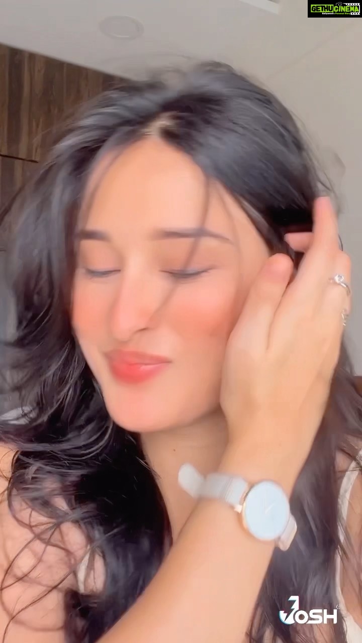 Sheen Dass Instagram - Without skipping a beat … Reeling one of my favourite dialogue from kuch kuch hota hai ❤️. . #reelitfeelit #bollywood #favourite #reels #instagood #explore #love . @officialjoshapp @josh.punjabi