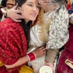 Sheen Dass Instagram – Devgon ceremony 🕉️
This special bridal bath “kanyashran”  by Mami ji was followed by Hawan (mama brings the bride bindfolded to see the holy fire first thing after this bath ) then received gifts from family including “dejhoor” the special Kashmiri earring by my beloved “badi ma” granny .
.
Thank you my Monty @tyagi_monika for capturing these moments 💕
#kashmiri #ritual #kanyasharan #devgon #bridalbath #prewedding #hawan #kashmiripandits #dejhoor #bride #love #indian #wedding #srinagar #kashmir #rosheen #explore #india #celebration #instagram #reels #sheendass #newbeginnings Dal Lake, Srinagar, Jammu And Kashmir