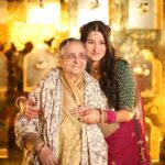 Sheen Dass Instagram – Married the one who laughed at my choices 😉😂❤️❤️
#newbeginnings 🥂
.
.
.
👉🏻Outfit @zeel_ritu_agarwal 
👉🏻Jewellery @viraasi_official 💍 Dal Lake, Srinagar, Jammu And Kashmir