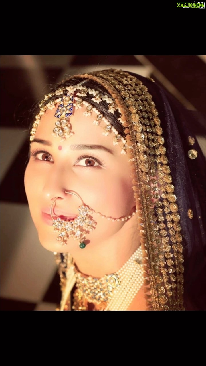 Sheen Dass Instagram - This look was given by my Favourite @surabhi.horo tai .. and again my fav makeup dada @santoshkandu π Thought it goes well with this trending sound.. What do you say ? π₯° .. Happy JanamAshtami to all π¦ β€οΈβ€οΈ Double dose.. . #dadamj #rajshri #memories #trending #instareels #reelitfeelit #love πΌ Filmcity Goregaon East