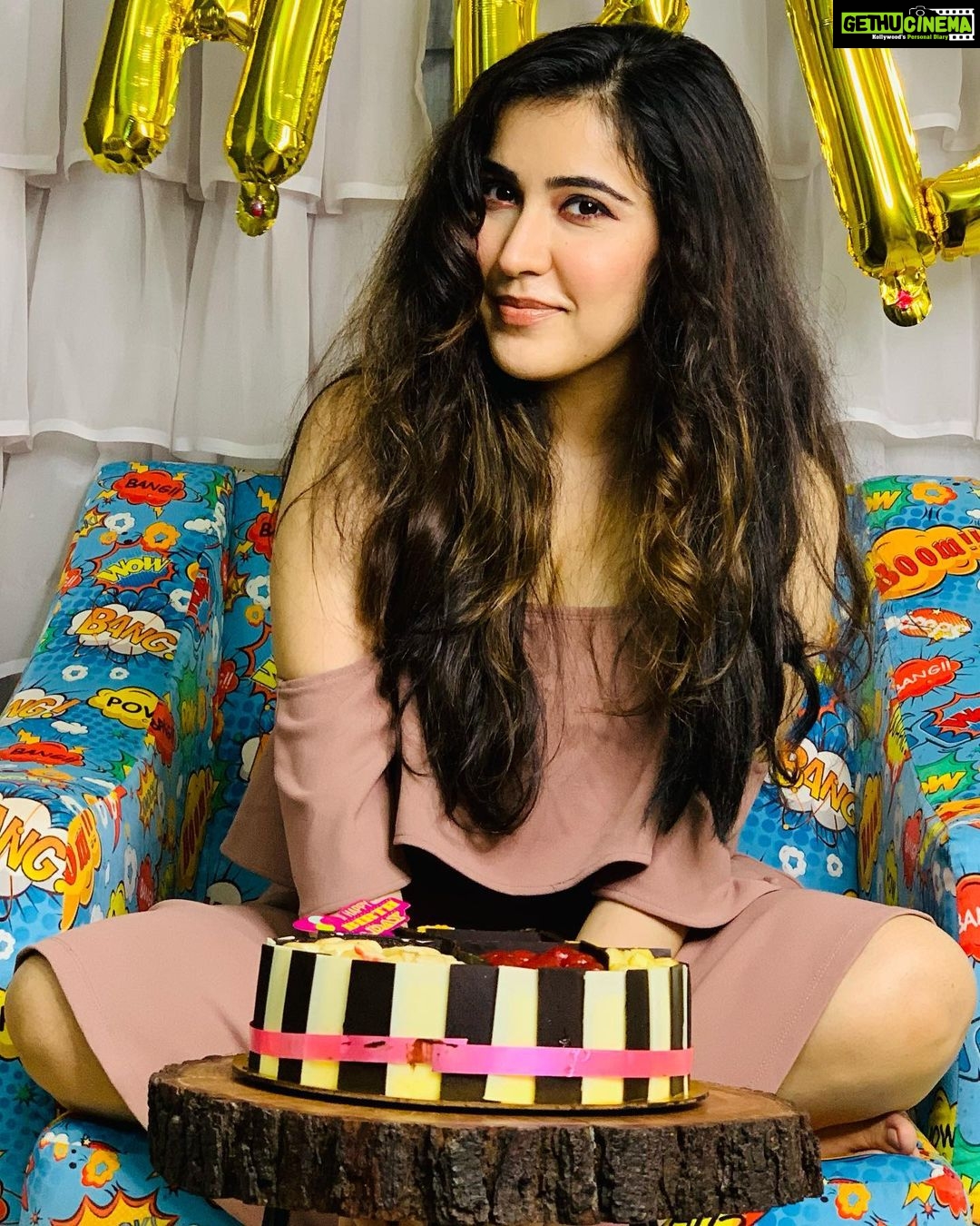 Sheena Bajaj Instagram - Happy birthday to the anchor of my life..MY WIFE π°ββοΈ β€οΈβ€οΈ my love,You deserve the very best out of life because you are the very best thing that has ever happened to me. Happy birthday to the angel that lights up my life. I am so grateful that I was able to find my way to you, and I can love and hold you for the rest of my life.β€οΈπ₯³π₯³πππ