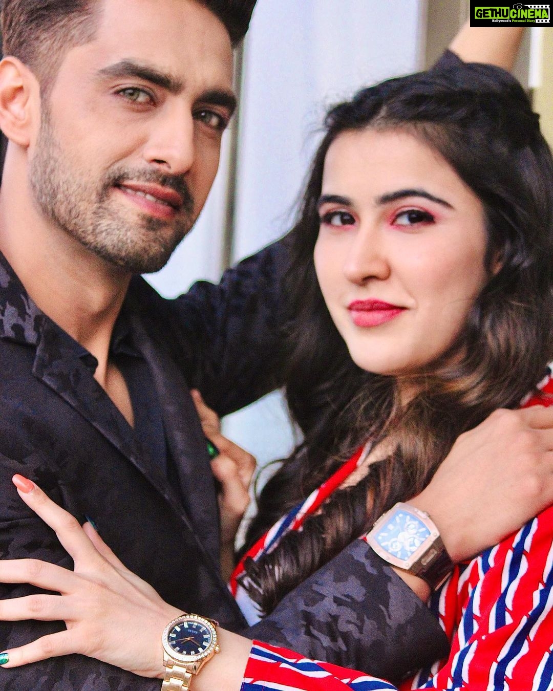 Sheena Bajaj Instagram - Happy birthday to the anchor of my life..MY WIFE π°ββοΈ β€οΈβ€οΈ my love,You deserve the very best out of life because you are the very best thing that has ever happened to me. Happy birthday to the angel that lights up my life. I am so grateful that I was able to find my way to you, and I can love and hold you for the rest of my life.β€οΈπ₯³π₯³πππ