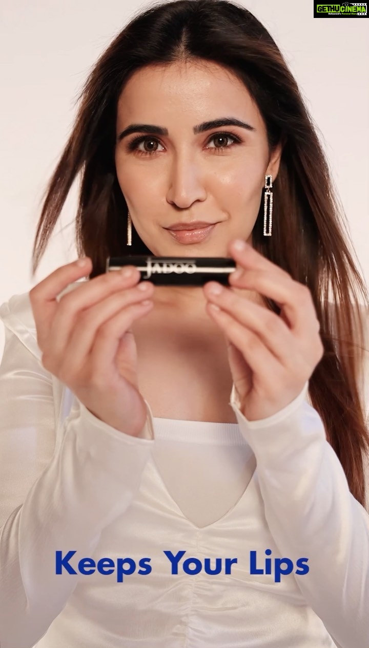 Sheena Bajaj Instagram - Pflegen Sie Ihre Lippen geschmeidig und hellen Sie sie auf – mit dem JADOO Lipbalm mit der Kraft von Natur und Ayurveda. Shop Now ! Link In Bio ! https://www.jadoo-cosmetics.com/en/ Get soft, Hydrated & brighter lips with Jadoo lip balm with the blend Nature & Ayurveda. #stayhydrated #skincare #lipcareroutine #moisturization