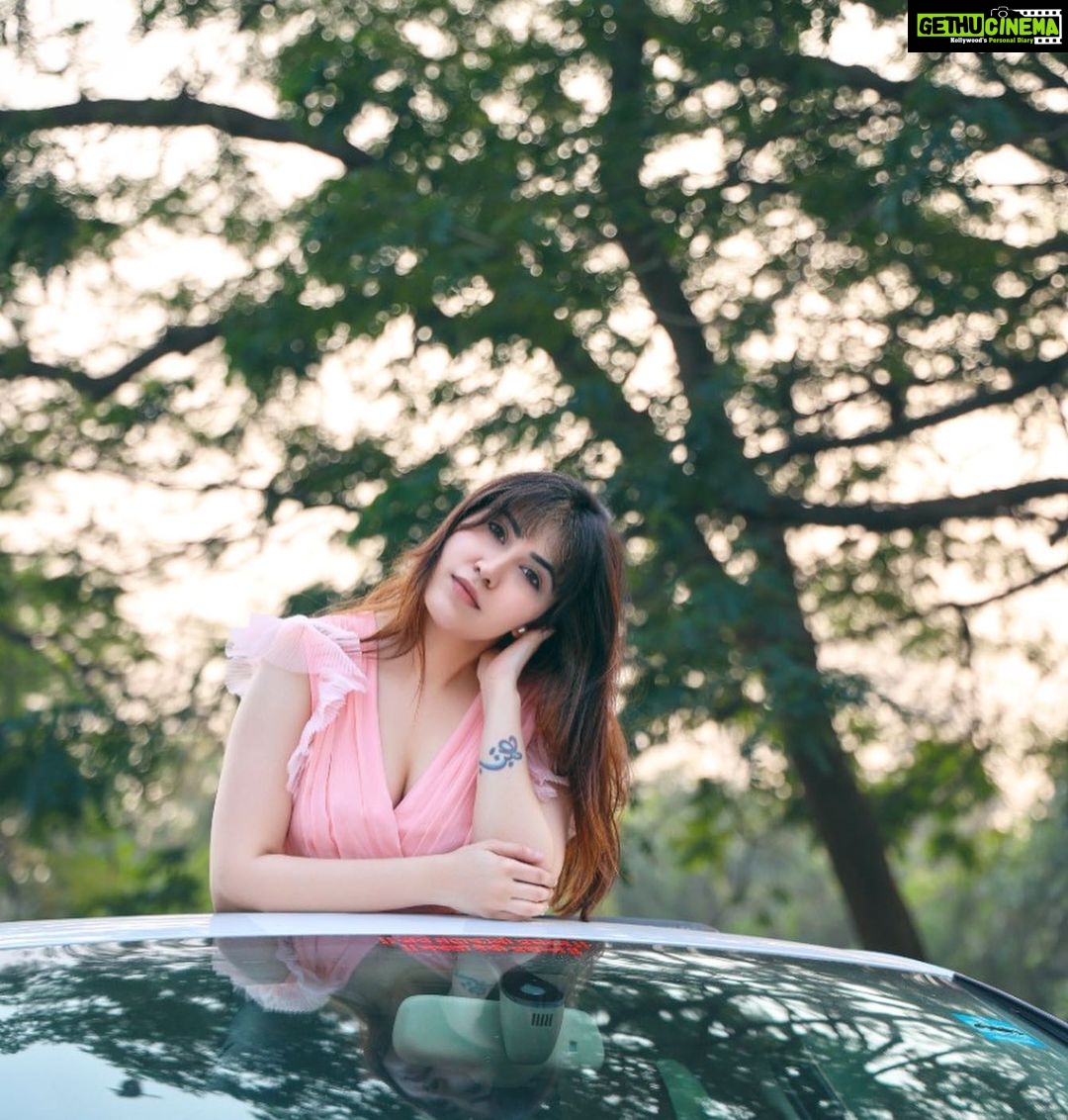 Sheena Bajaj Instagram - Whoever said money can’t buy happiness 😂never bought their fav cars 😉#withtheirhardearnedmoney😉 good morning pll ❤️ Shot by @riyabajaj_photography