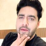 Sheena Bajaj Instagram - Main..Main kuch nahi kah raha,tum Khud dekho na… “Off sink confidence” #selfobsessed #funnyvideos #reel
