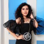 Sheena Bajaj Instagram – Loving the weather so went for a black outfit look 👀 
Shot by my personal princess @riyabajaj_photography 
Stylist: @styling.your.soul
Outfit by: @lykkeinofficial
Earrings by: @praakaofficial
 silver bag: @reemodishlife
