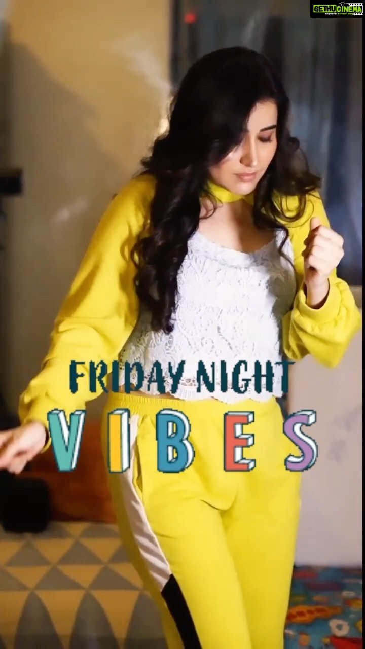 Sheena Bajaj Instagram - Abt Friday night 🎉 #grooving Hmua @monashairandbeauty @monakhatri789 🎥 @pratikmadan.photo Outfit @_laabha_ Choreo @sahil_r_khan_official_