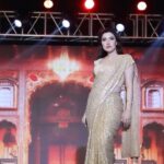 Sheena Bajaj Instagram - Wearing this beautiful golden sequence pre stitched sari from @theoneminutesaree 😍 @gladucamepr And got this perfect look in less than minute!! This is the right choice for a hassle free and quick indian look 💕 Head over to their website to shop now! #oneminutesaree #oms #sareeforevent 2023 !!!✨☄️💕🙏🏻🥳🙌🏻🫶🏻🌞💥☄️☀️🌪💨 god has his plans ,we always get disheartened when things don’t go our way or when we r not achieving what we want ,really had difficult years ,full of challenges , I always keep wondering I’m I really such a warrior that every battle is for me only ,but god has his plans all is comming to light ,I never left hope I never gave up ,u fell many times but got up Wid bleeding knees n kept going each time ,now I’m so happy,blessed that my faith in prayers n gods plan for me has come to light he is giving me more than I desire with each passing hour 🙏🏻✅🥳 Shot by @riyabajaj_photography Managed by @silverscreenagency @anjubajajcasting