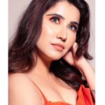 Sheena Bajaj Instagram - Admire others beauty so u feel beautiful abt ur soul n others find u more beautiful 😻