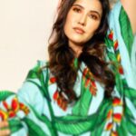 Sheena Bajaj Instagram - All decked up but no where to go #tropicalvibes Mua 💄 @preetydhillon_mua Dress @riminayakindia @poppublishmedia
