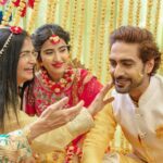 Sheena Bajaj Instagram - Happy karwachaut cookie 🍪 @rohitpurohit08 ….. 7 years of togetherness 💕 SWIPE TO C 7 years togetherness ❤️ u all ty for always being der @riyabajaj_photography @anjubajajcasting u mean the world to me 🌎