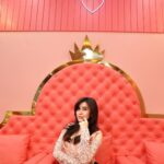 Sheena Bajaj Instagram - Beautiful Salon @thepinkroomsalonbysway is worth going .. got my self Pampered here, the ambiance was lovely & staff was technically Sound. Do try 💕 #tpr #thepinkroomsalon