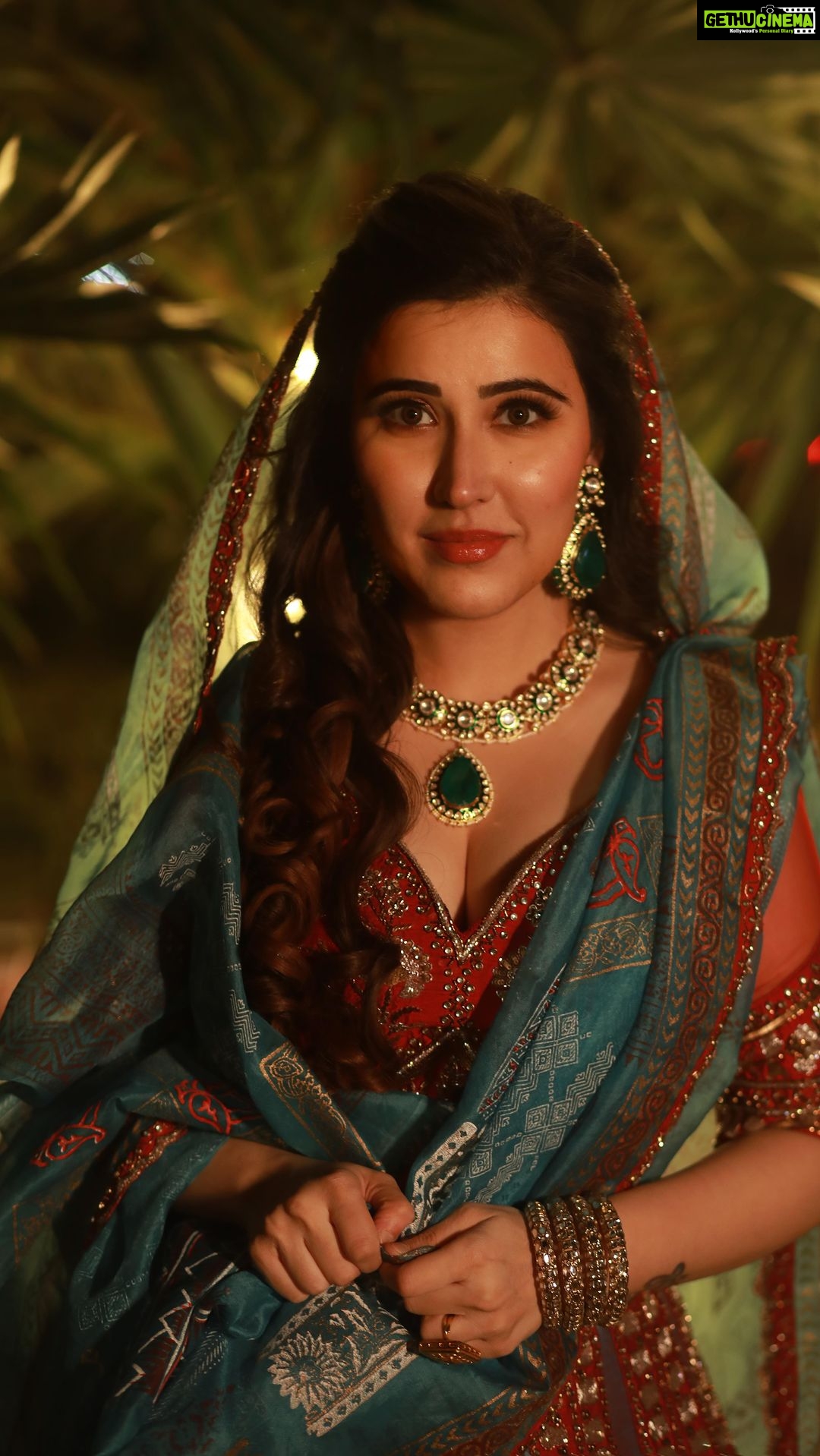 Sheena Bajaj Instagram - My version of this song 🎧 Managed by @thetannedsoul Mua 💄 @deeptiaggarwal.mua Photographer @amrit_photography90 Mohali, India