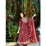 Sheena Bajaj Instagram - Achhi Soorat ko sawarne ko zaroorat Kya hai ,saadgi me bhi qayamat ke Ada hoti hai … Beautiful Indian outfits @sushilascreation Chandigarh, India