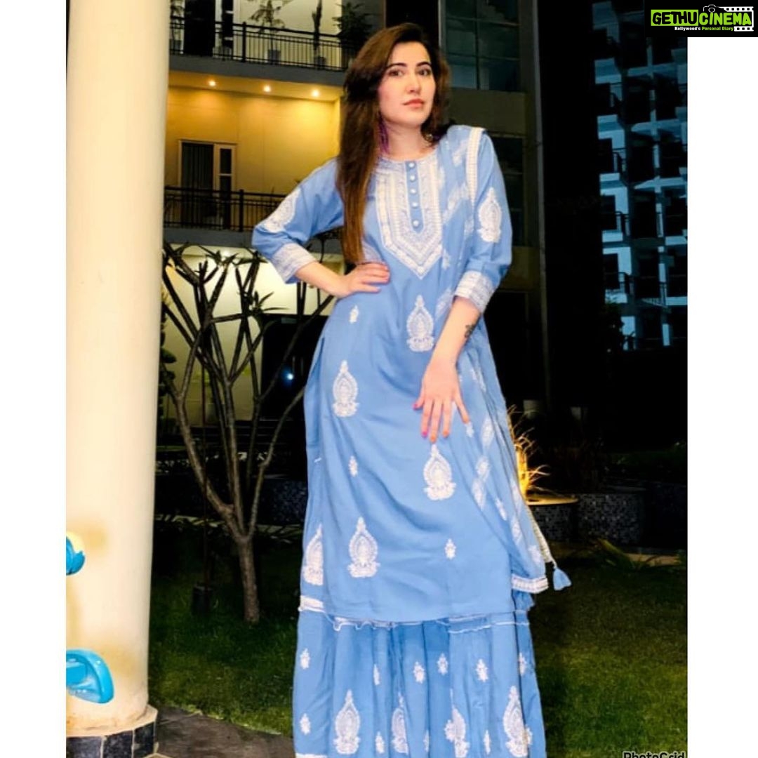 Sheena Bajaj Instagram - Achhi Soorat ko sawarne ko zaroorat Kya hai ,saadgi me bhi qayamat ke Ada hoti hai … Beautiful Indian outfits @sushilascreation Chandigarh, India