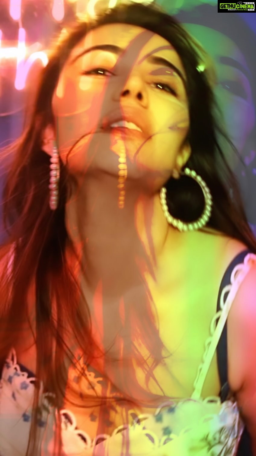 Sheena Bajaj Instagram - Itβs show time happy birthday to me β€οΈπty for all ur love wishes n blessing means a lot n if u wanna gimme a birthday gift π follow me on sheena Bajaj official π #itsshowtime #instagramtrends #instagramtrending #sheenabajaj #imsheenabajaj #actresslife #actresslifestyle Decorator @leeraspartyshop