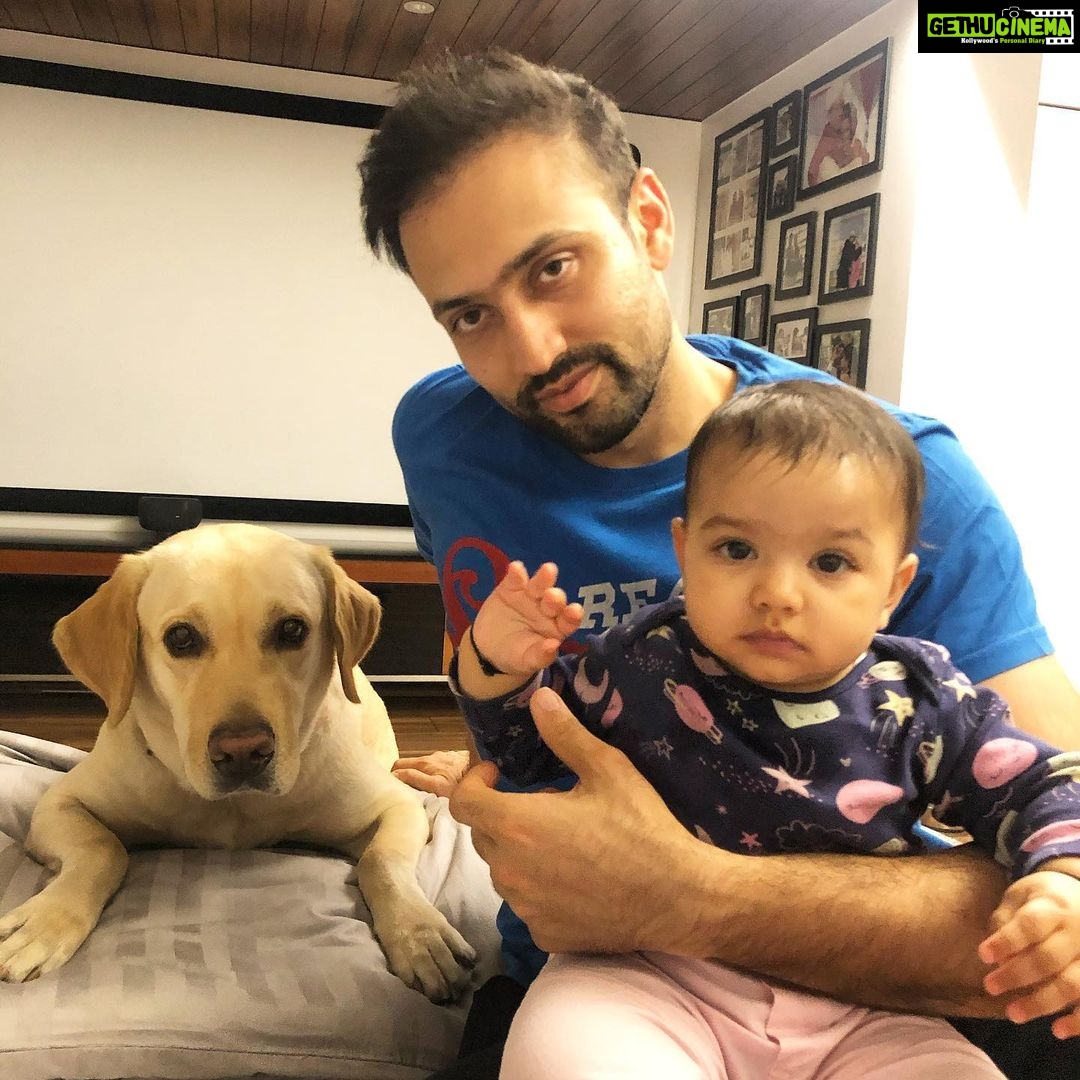 Shikha Singh Instagram - Happy Fathers Day baby @car_run You rock & our kids are lucky to have you as their “Daddy” “Papa” ❤️🥰😇