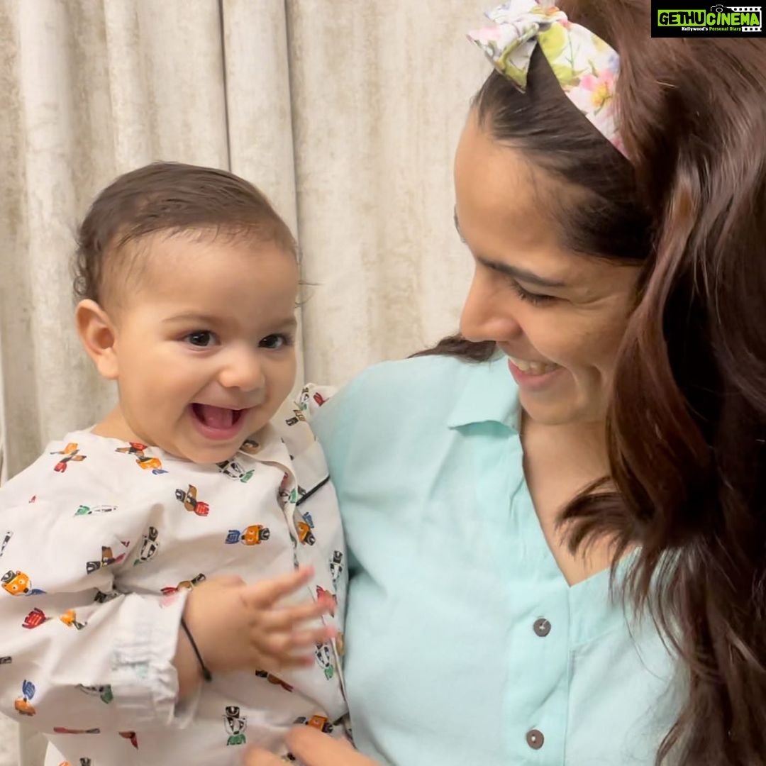 Shikha Singh Instagram - Nothing more is important than to keep your baby safe & once you are a mother it becomes a primal instinct. A lot of you asked in my DM’s whether Breastfeeding/lactating mothers can take COVID-19 vaccine or not ?? The answer is YES and I’ve made a video on the same. Copy Paste the link below to watch the video only on YouTube: 📺 https://youtu.be/TqGi1YmuwJc