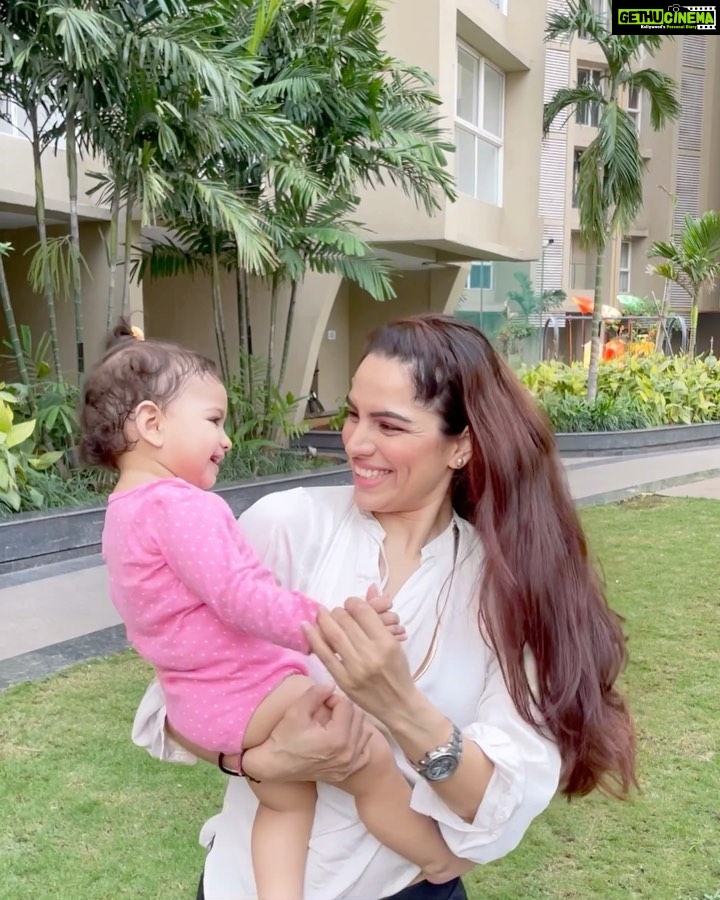 Shikha Singh Instagram - It’s high time that we take our children safely to places outside which will help them grow up in a better environment & aid their developmental growth too. I chose @luvlap.in Galaxy Stroller over others in the market as they have some really great features which makes my job as a mom very easy & @alaynasinghshah totally enjoys all her walks in the parks & malls!! You too can get your hands on the Luvlap Galaxy stroller from the following links either on Amazon or on Luvlap’s site- https://www.luvlap.com/galaxy-baby-stroller-green-black.html OR https://www.amazon.in/LuvLap-Galaxy-Baby-Stroller-Black/dp/B01NCX2VKN GO GET YOURS IN YOUR FAVOURITE COLOURS 💥 ❤️ #baby #girl #stroller #galaxy #luvlap #luvlapbaby #luvlapgalaxystroller #luvlapbabyproducts #babygirl #mall #park #childgrowth #social #harmaakilifeline #parenting #parentinglife #parentinggoals #parentingblogger #babycare #babycareessentials #baby #newborn #toddler #indianmomblogger