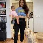 Shikha Singh Instagram - Well well well, being a Mom isn’t easy & these two just won’t leave me alone! With messy hair & sweaty @car_run Tshirt the secret is out that every mother is her own version of “Batwoman” While @gokusinghshah & I were back from our evening walk, @alaynasinghshah wants her attention too but thankfully they both love each other ♥️ I’m Loving it ♥️♥️♥️ #newmom #learningeveryday #somuchlove