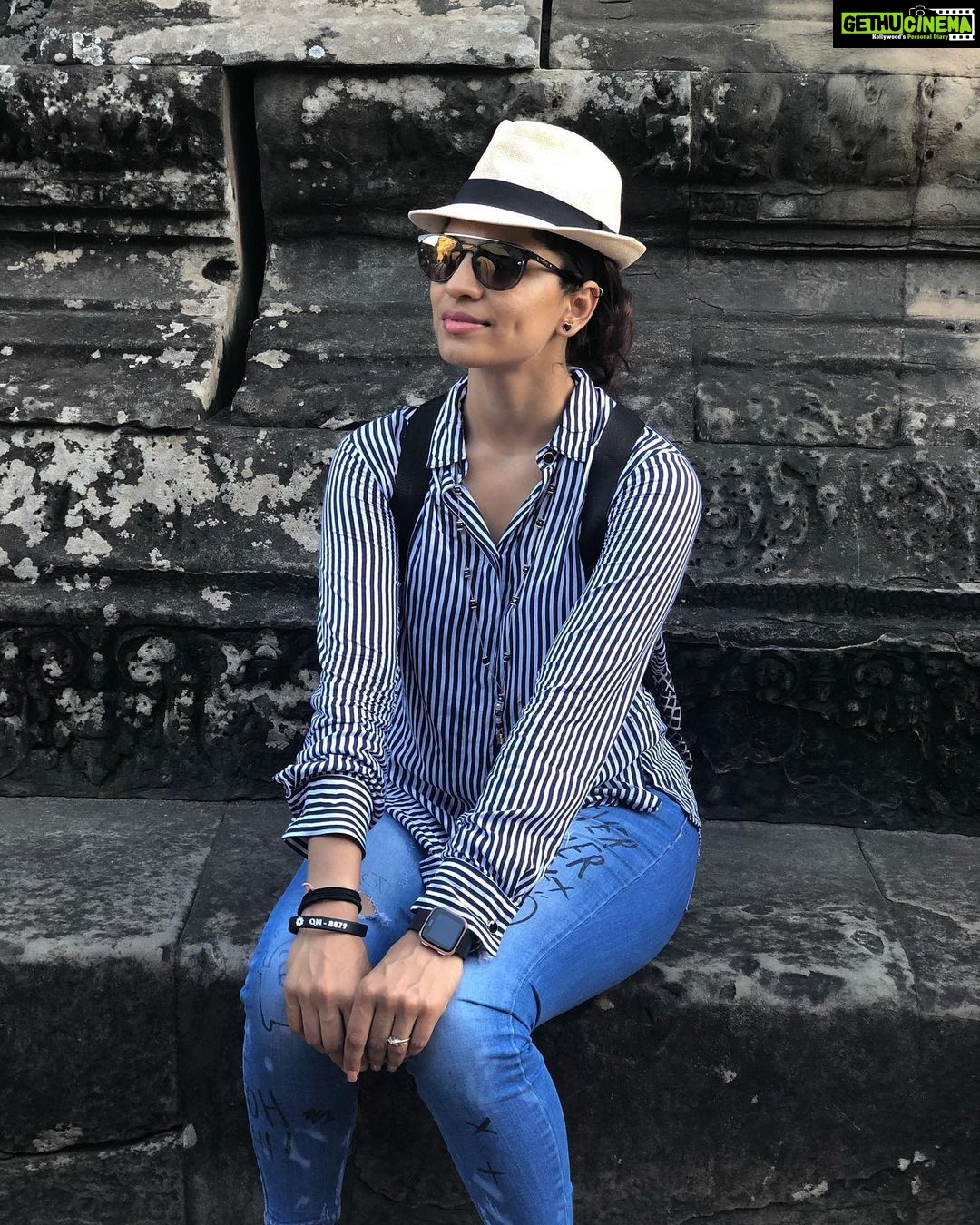 Shikha Singh Instagram - Some blues in the Black & White scheme of life 🖤💙🤍