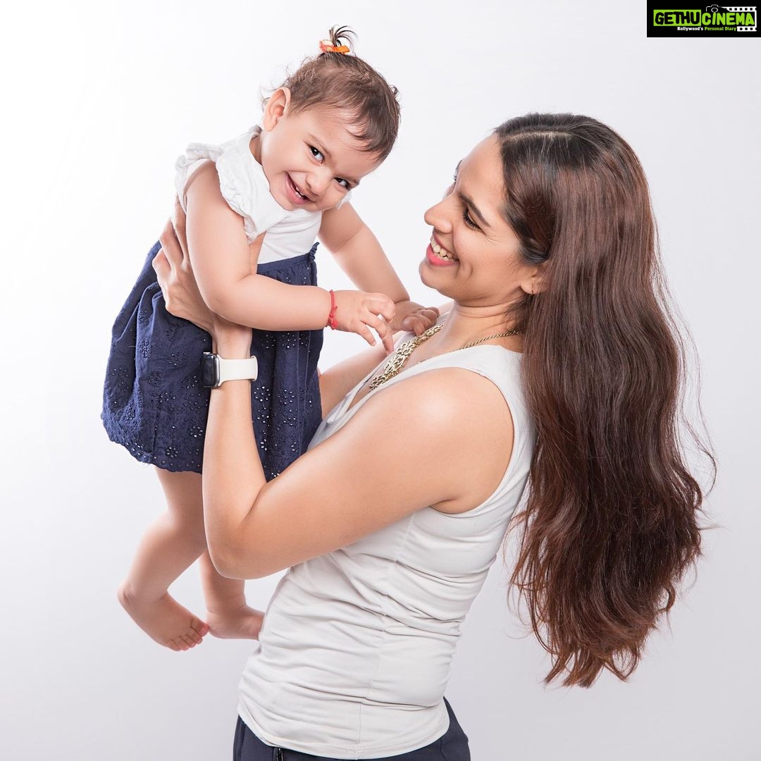 Shikha Singh Instagram - Happy Children’s Day @alaynasinghshah ❤️ Always keep the child in you alive & enjoy your life to the fullest 😘 📸 @anish_sonakshi.photography #baby #girl #babygirl #grateful #blessed #thankyou #thankyougod #god #godiskind #timeisflying